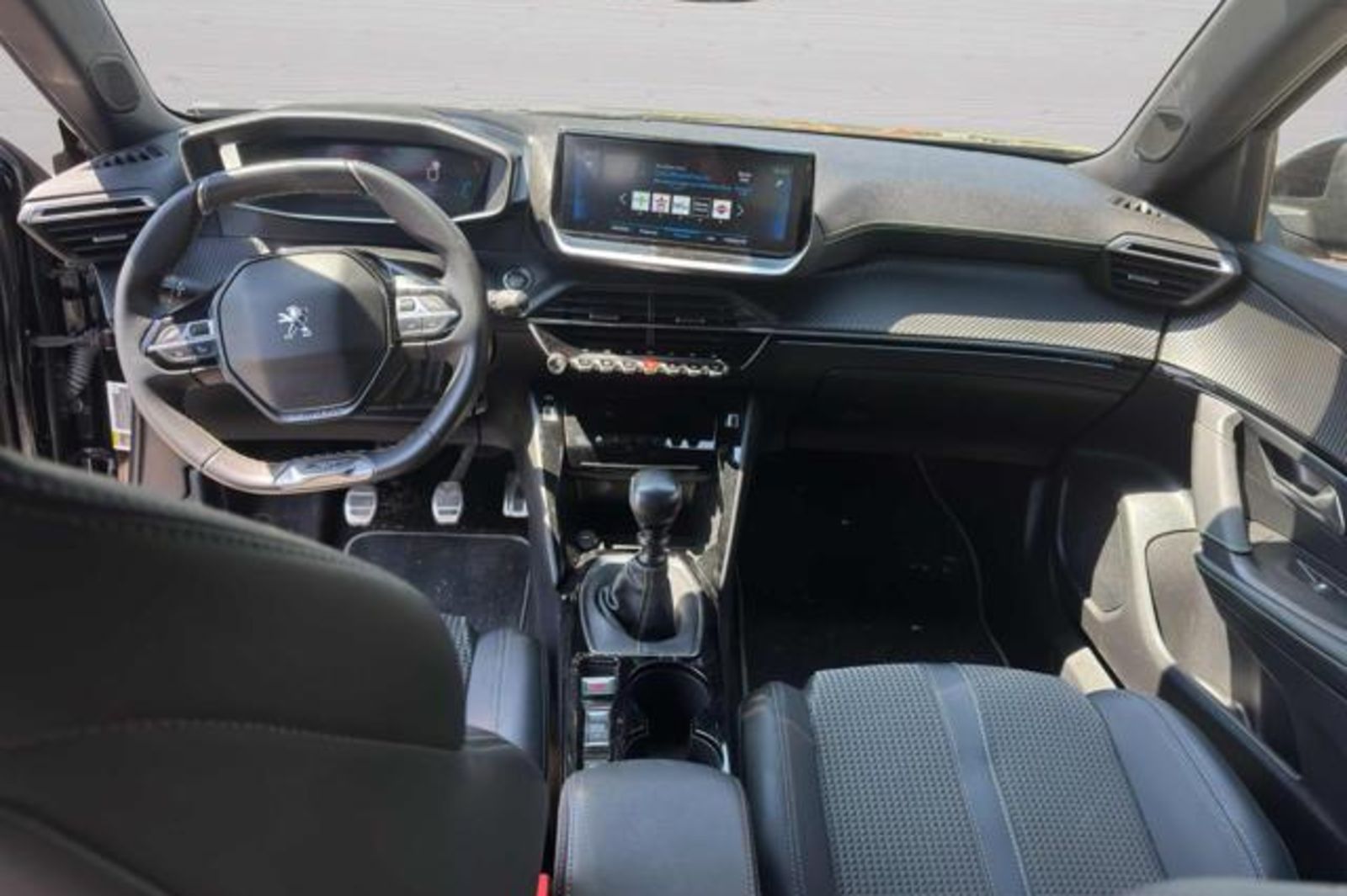 PEUGEOT 2008 PureTech 130 S&S GT