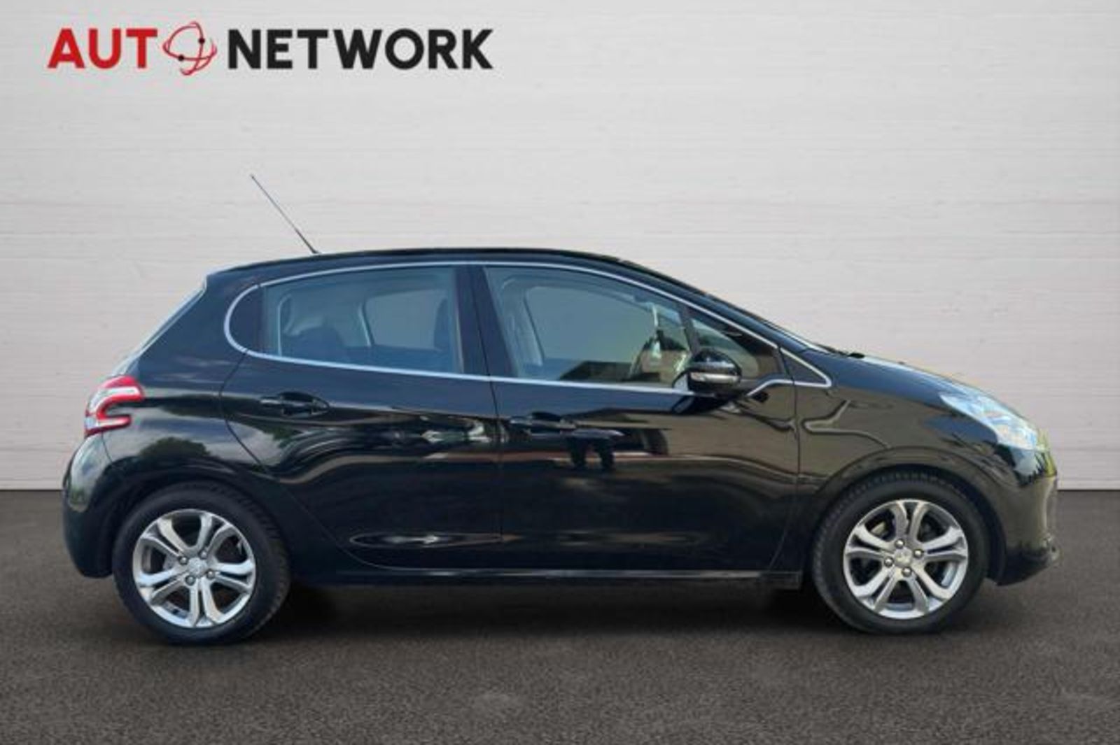 PEUGEOT 208 1.4 8V HDi 68CV 5p. Allure