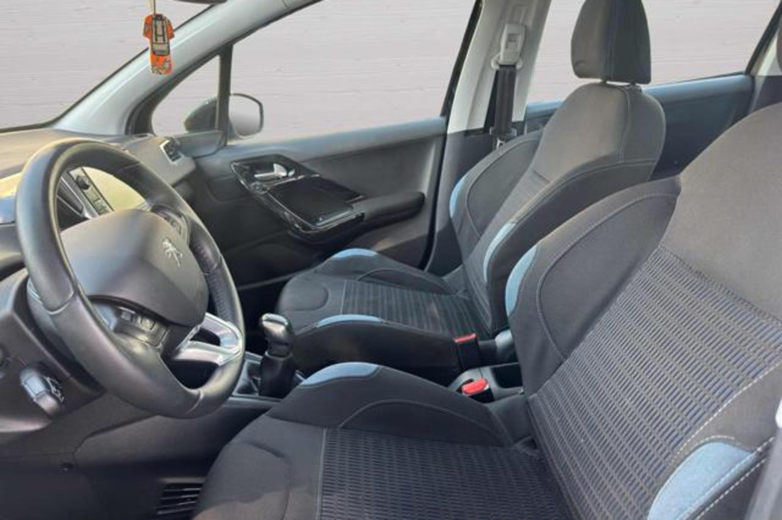 PEUGEOT 208 1.4 8V HDi 68CV 5p. Allure