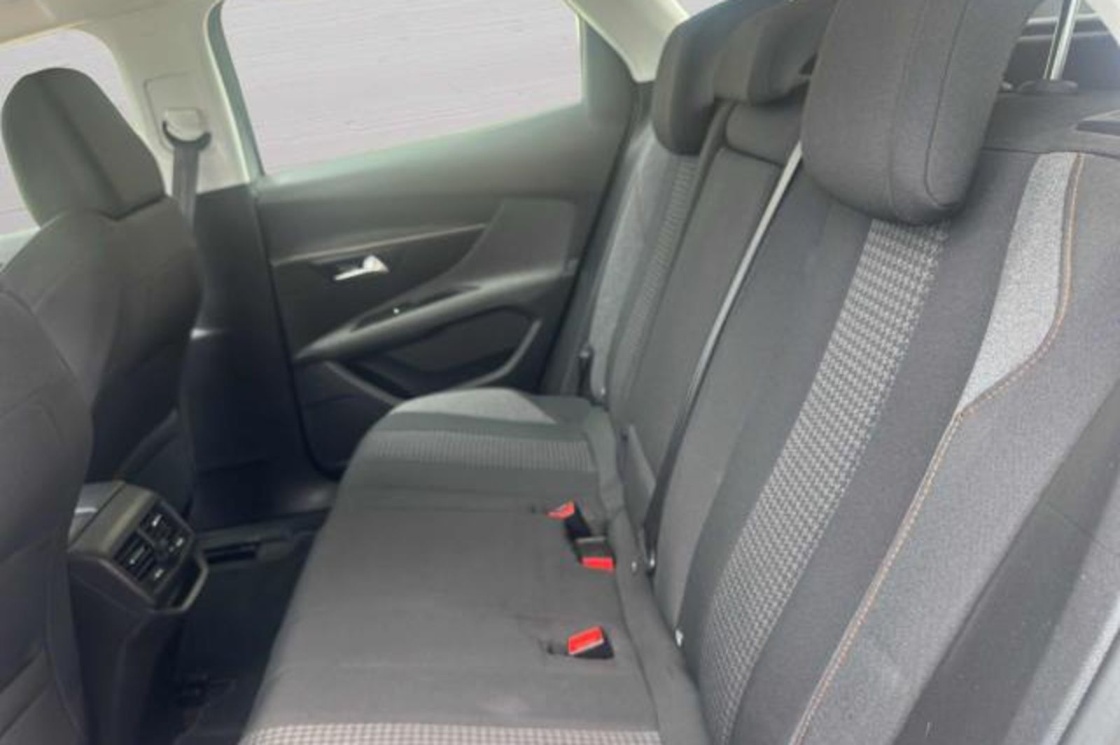 PEUGEOT 3008 BlueHDi 130 S&S EAT8 Business