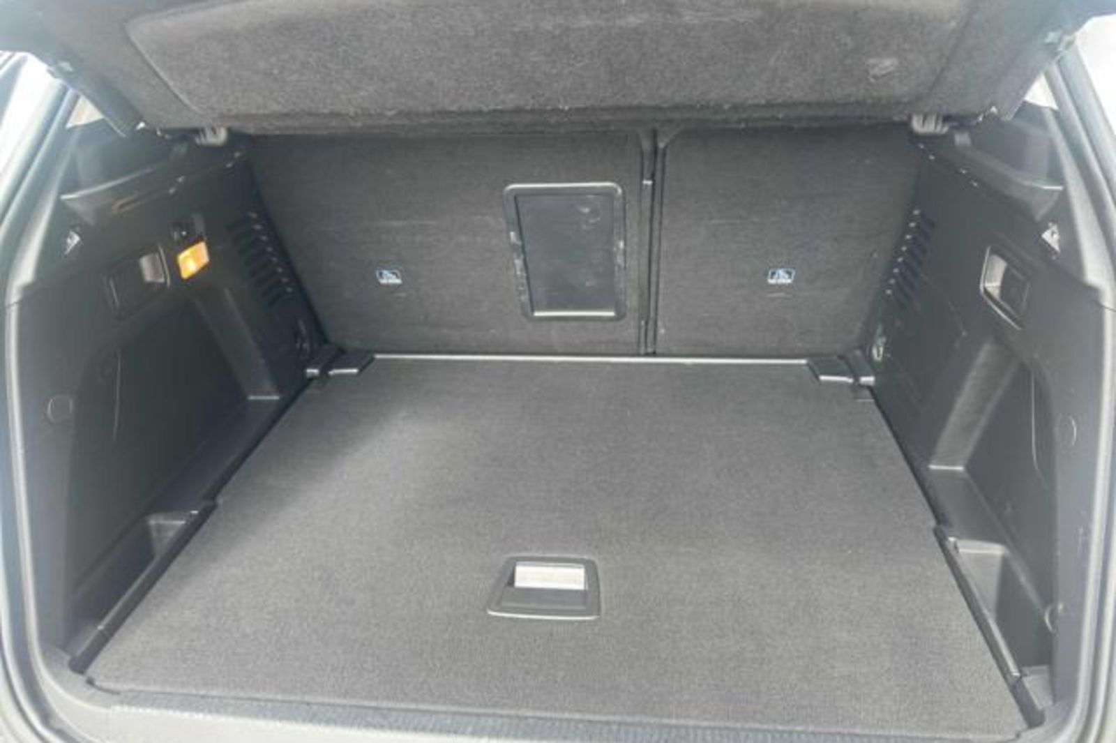PEUGEOT 3008 BlueHDi 130 S&S EAT8 Business
