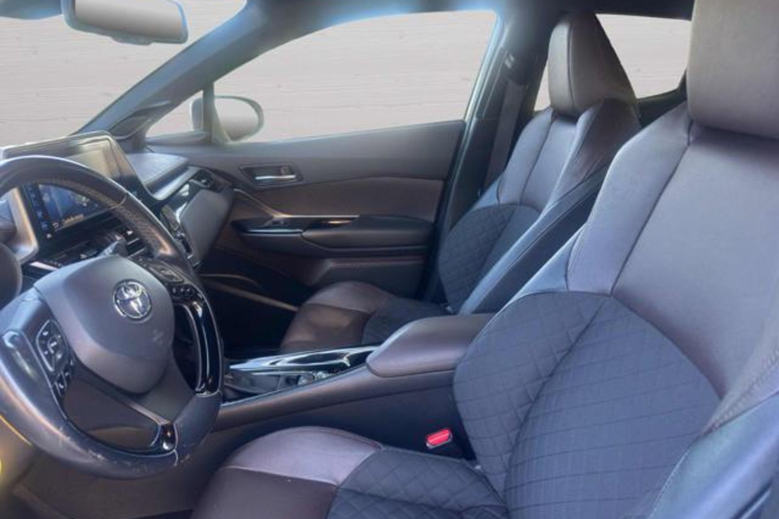 TOYOTA C-HR 1.8 Hybrid E-CVT Lounge