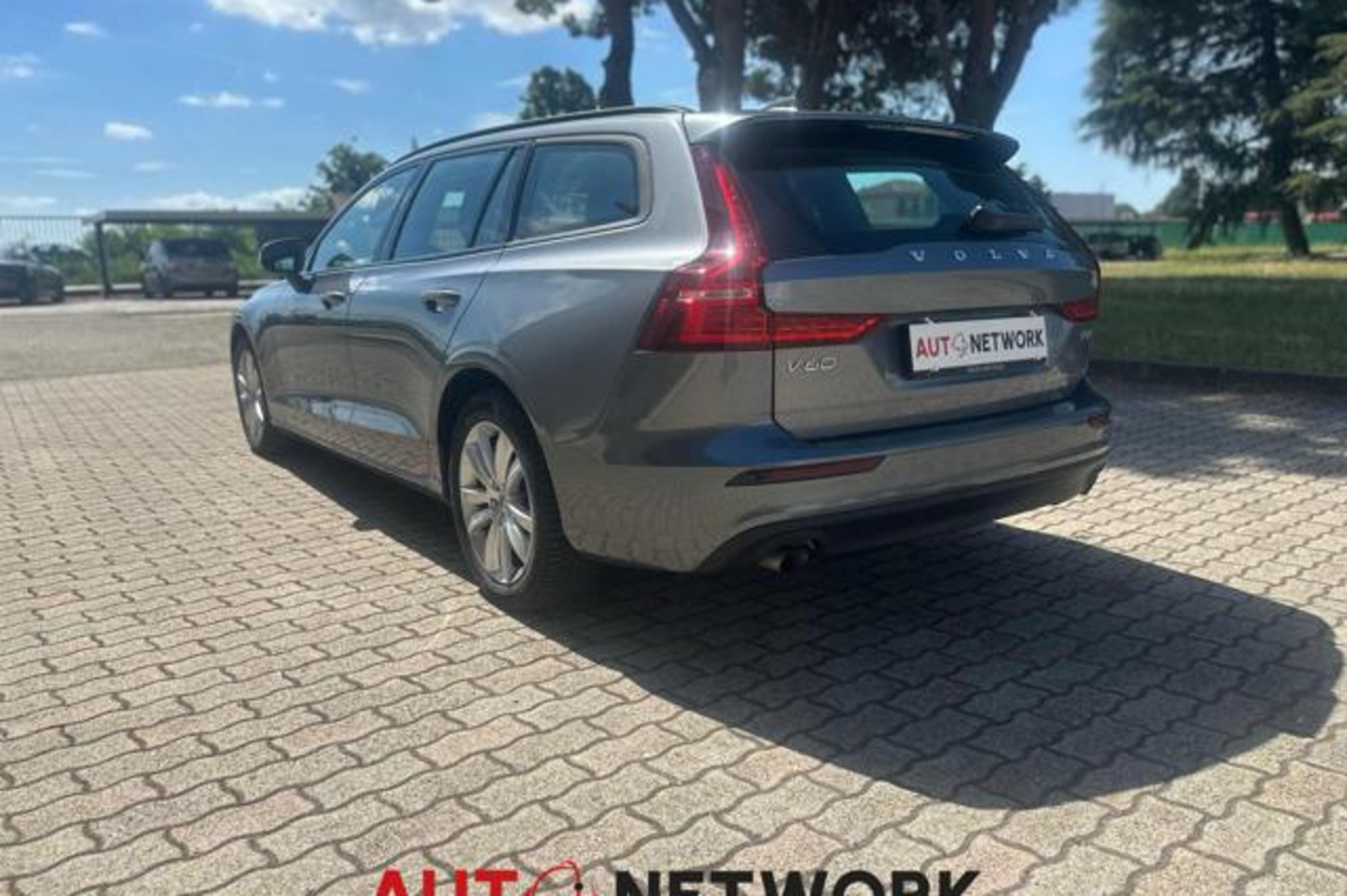 VOLVO V60 B4 (d) Geartronic Momentum Business