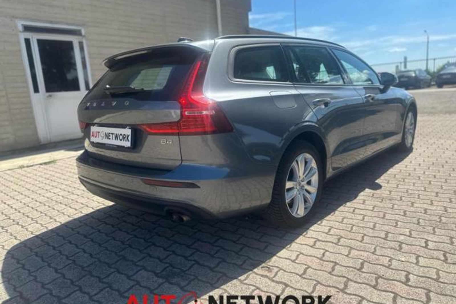 VOLVO V60 B4 (d) Geartronic Momentum Business